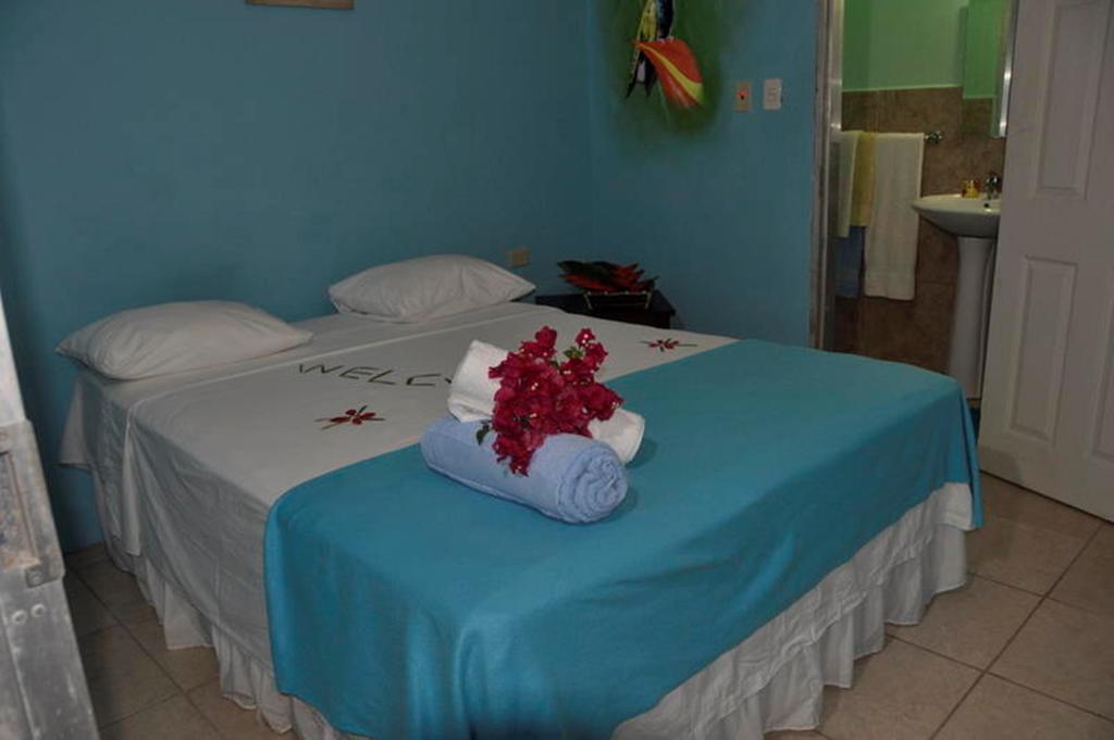 Fish Tobago Guesthouse Buccoo Exterior photo